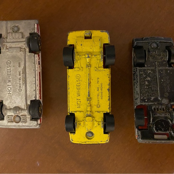 Set of 3 vintage die cast car toys hot wheels - Picture 3 of 3